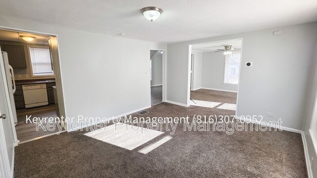 Building Photo - 142 N Bellaire Ave