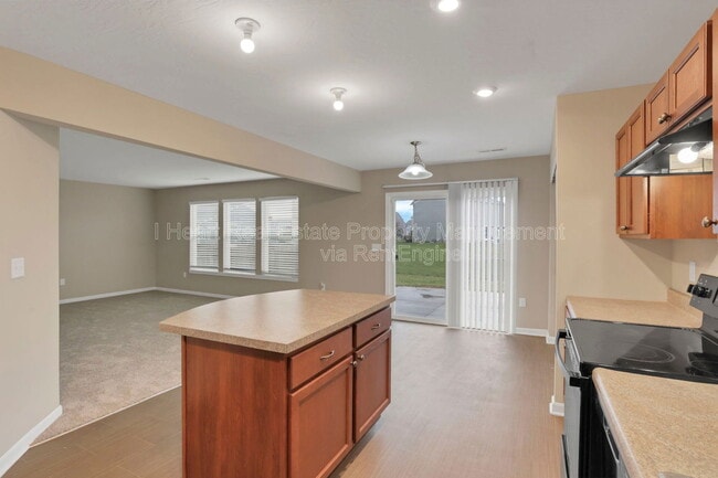 Building Photo - 7449 Sugarbark Dr