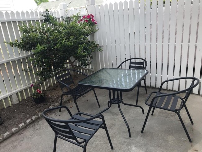 Building Photo - 614 3rd Ave S