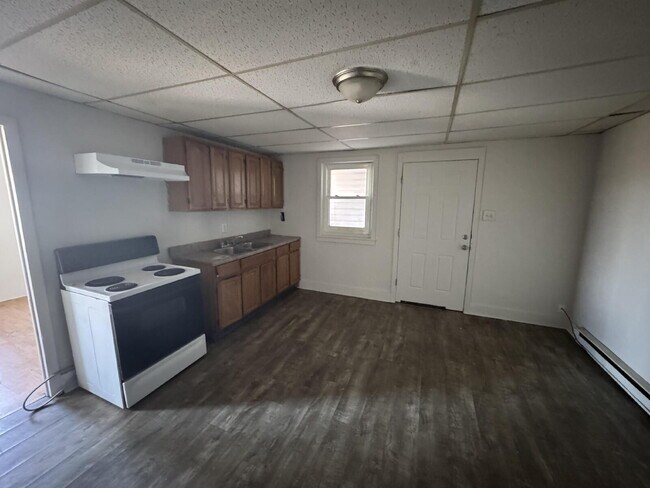 Building Photo - "Charming 1-Bedroom Apartment in Prime York Location – Your Ideal Urban Retreat!"