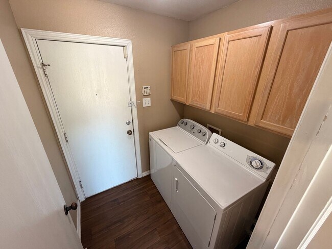 Building Photo - 10504 Aransas Dr