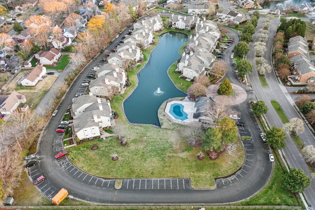 Building Photo - 459 E Lake Cir