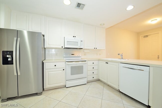 Building Photo - 6250 Towncenter Cir