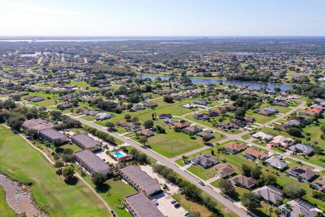 Building Photo - Deep Creek Townhome - Golf Course View (ONE FREE MONTH RENT FOR QUALIFIED APPLICANTS!)