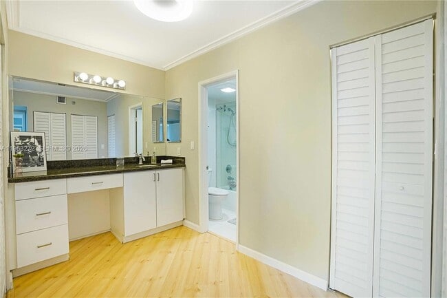 Building Photo - 20505 E Country Club Dr