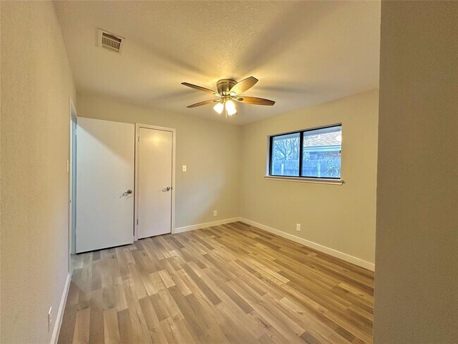 Building Photo - 11740 D-K Ranch Rd