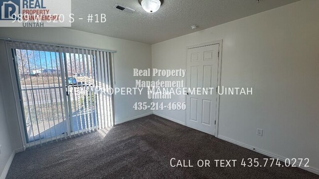 Building Photo - 320 S Vernal Ave