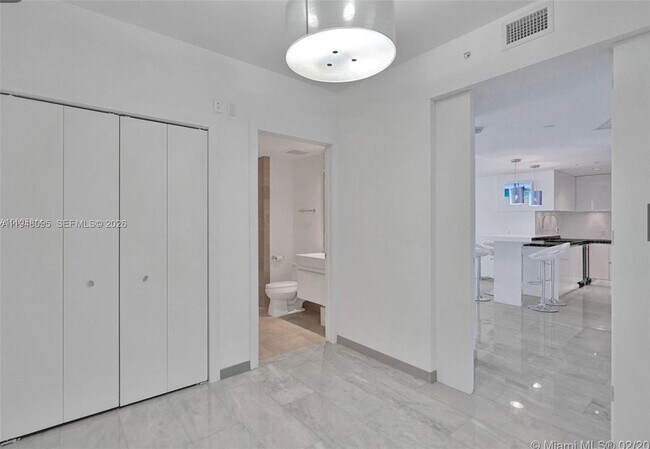 Building Photo - 17001 Collins Ave