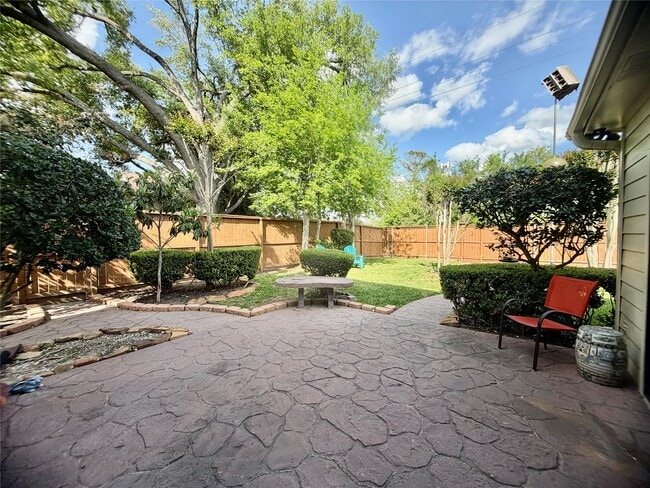 Building Photo - 8006 Oakwood Bend Dr