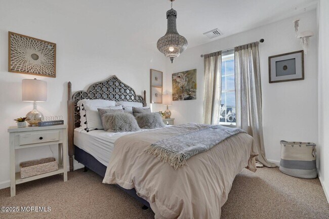 Building Photo - 304 6th Ave