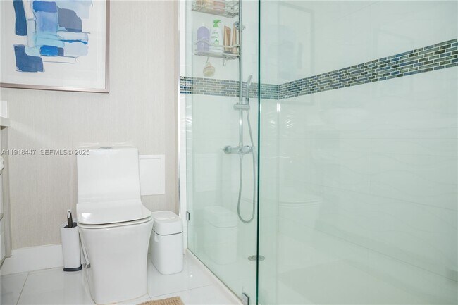 Building Photo - 3375 N Country Club Dr