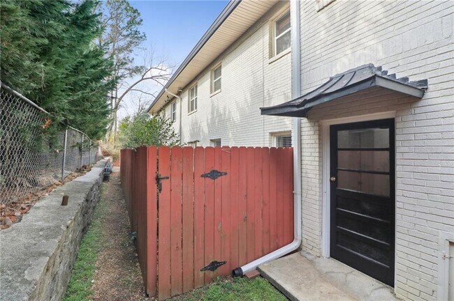 Building Photo - 2477 N Decatur Rd