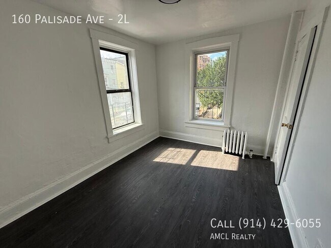 Building Photo - 160 Palisade Ave