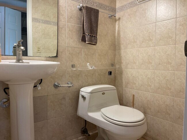 Building Photo - 27 Mansfield A