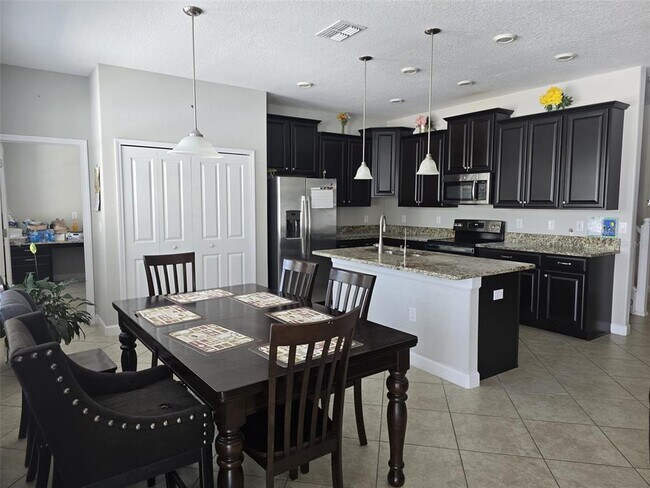 Building Photo - 4335 Mount Bandon Dr