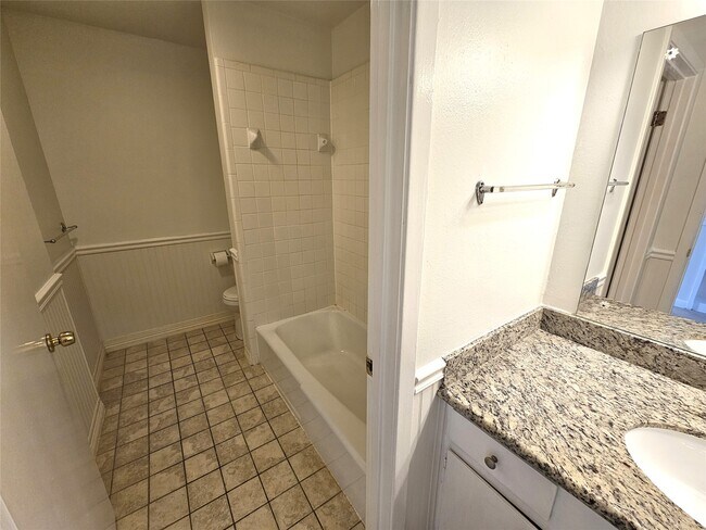 Building Photo - 347 Forest Lake Dr