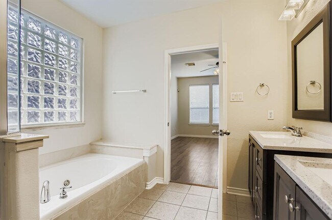 Building Photo - 20806 Cottage Cove Ln