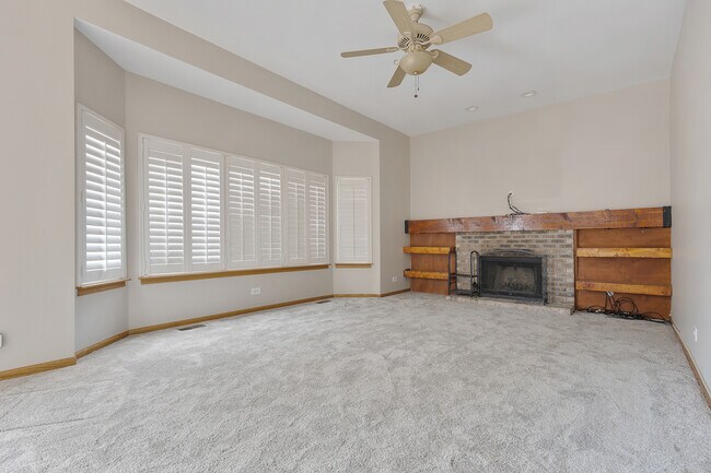 Building Photo - 683 Churchill Ln