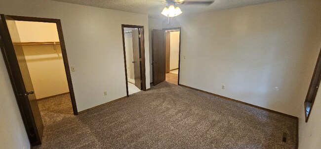 Building Photo - 1022 W Catalpa St