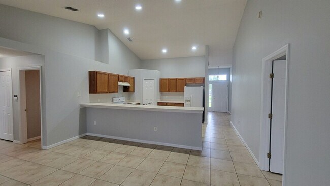 Building Photo - Beautiful 3 bedroom 2 bath home