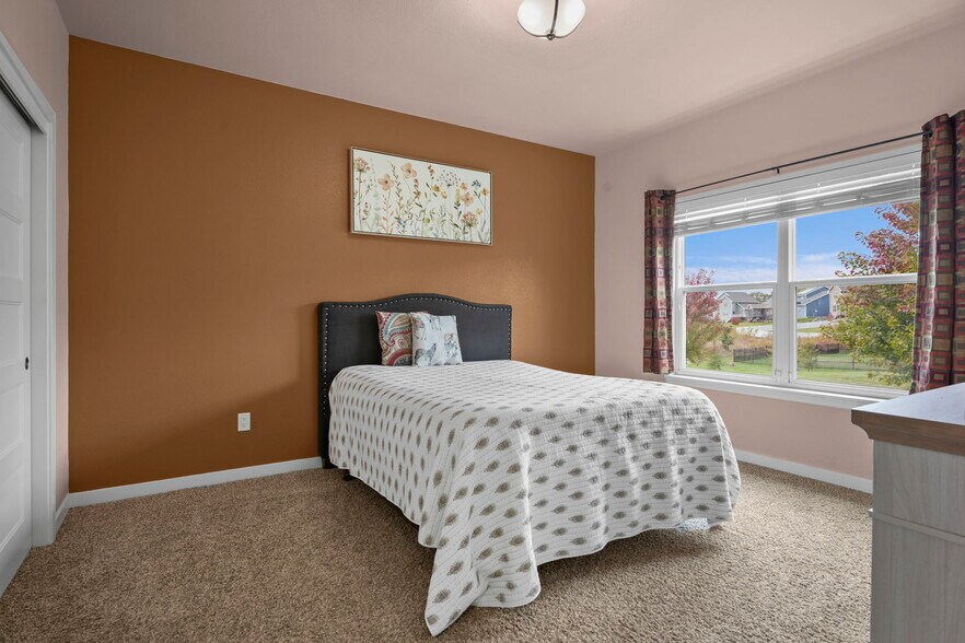 Main floor bed - 630 Big Stone Trl