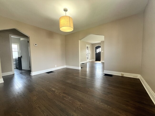 Building Photo - 5194 Sidney Rd