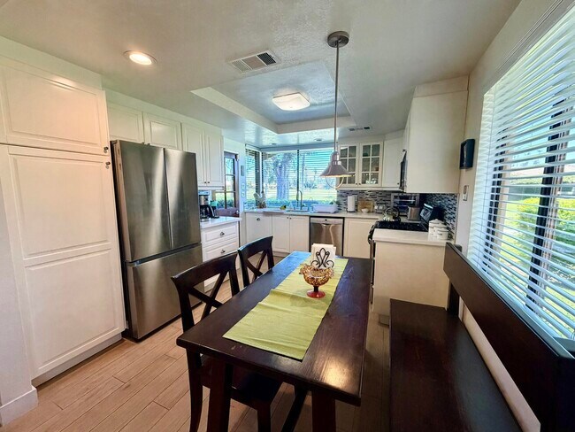 Building Photo - 144 Las Lomas