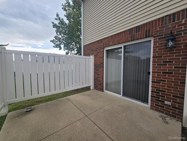 Building Photo - 24015 Fairlane Blvd