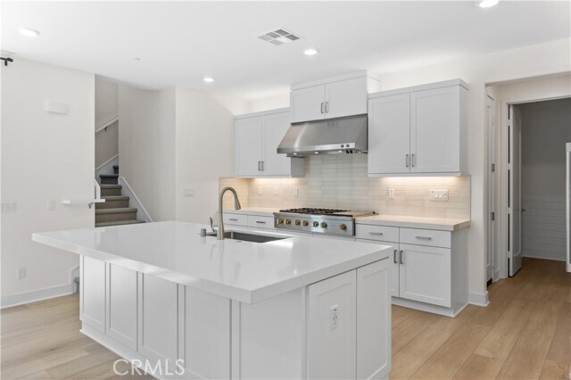 Building Photo - 156 Chorus