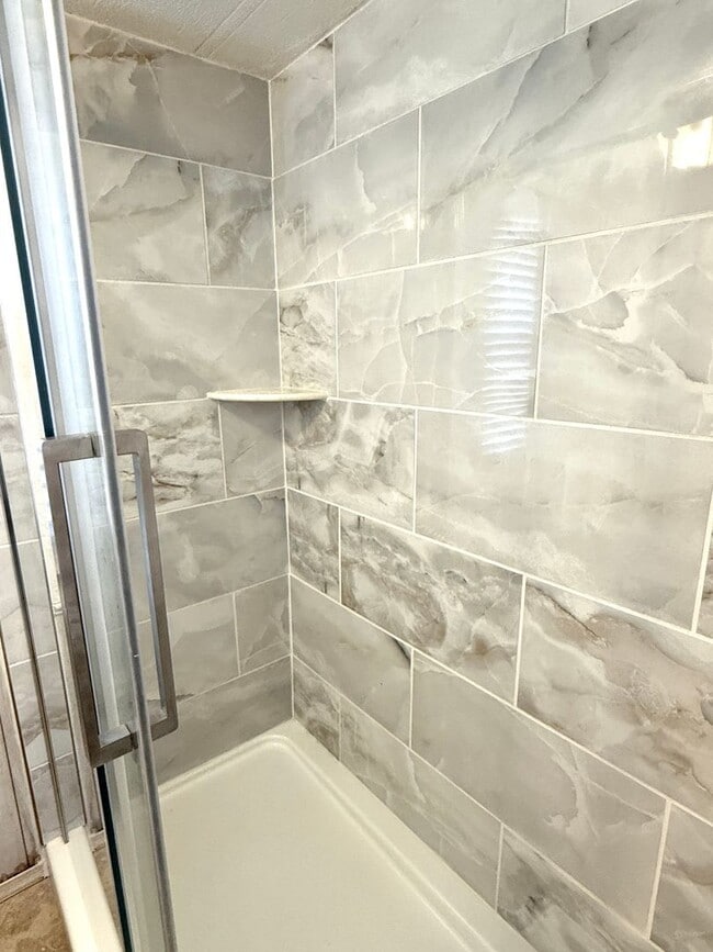Building Photo - Beautiful Home with Quiet Location