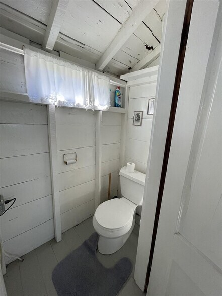 Building Photo - 747 Sebago Rd