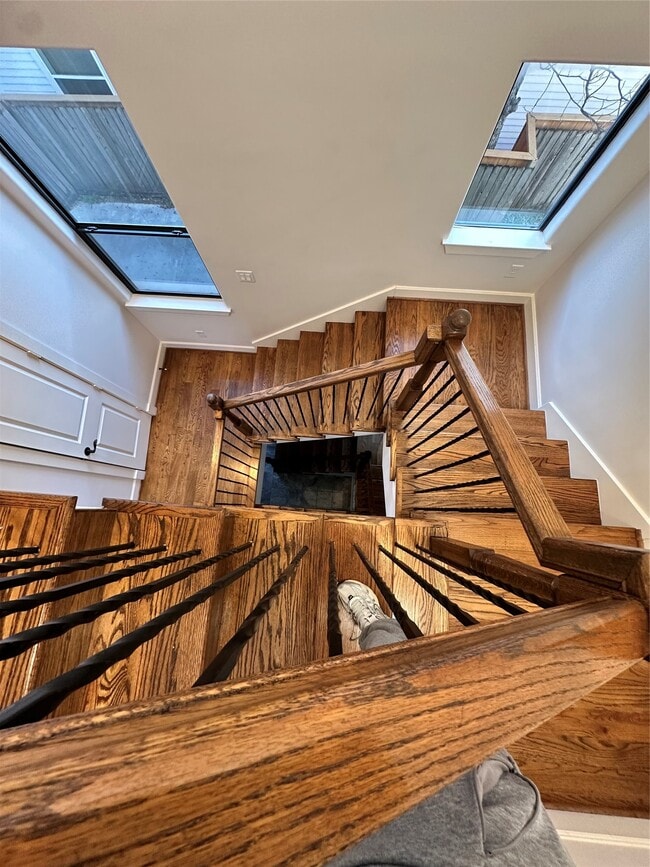 Building Photo - 615 W 27th St