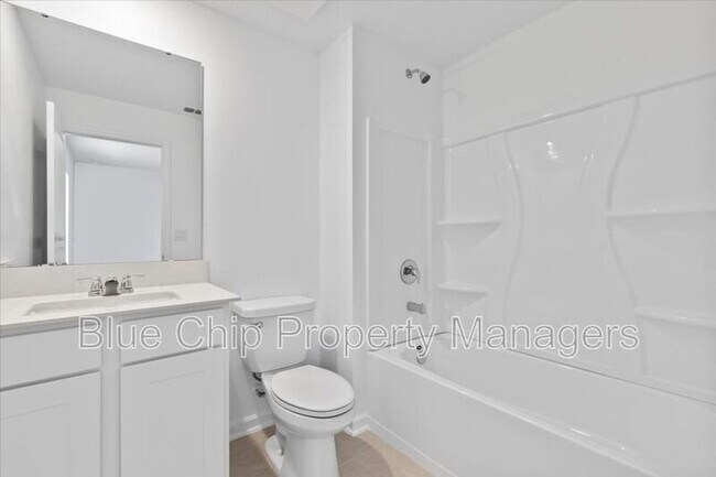 Building Photo - 5131 Magnolia Palm Dr