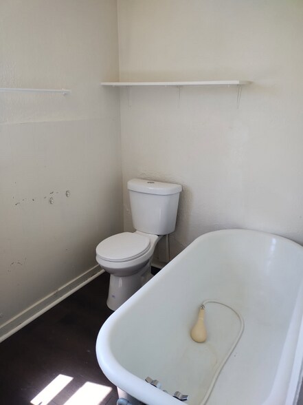 Building Photo - 406 N 4th St