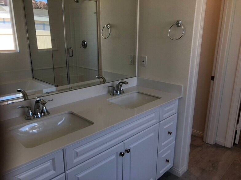 Building Photo - 19806 Barnfield Pl