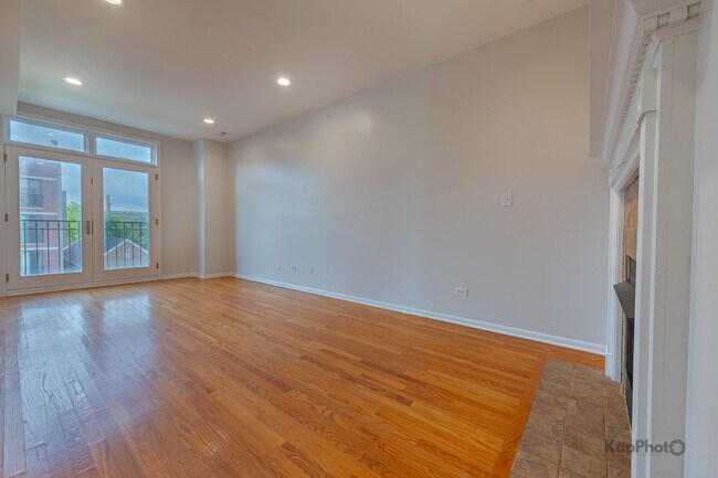 Building Photo - 2226 W Monroe St