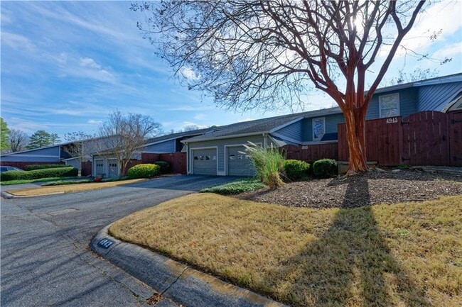 Building Photo - 4943 Meadow Ln