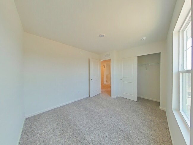 Building Photo - 351 Bridgeview Ct