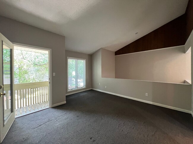 Building Photo - Myrtle Beach - 1 Bedroom / 1 Bath Loft Sty...