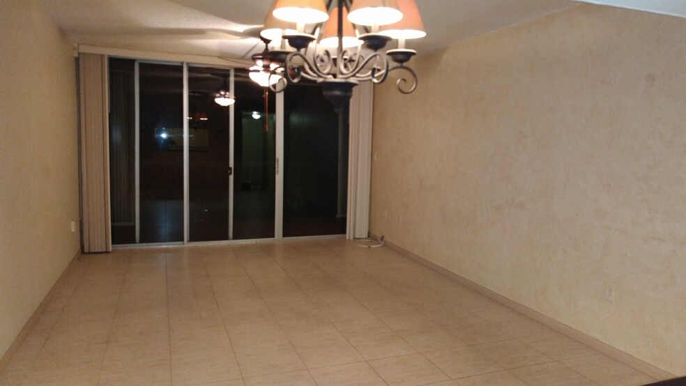 Building Photo - 10855 SW 112th Ave