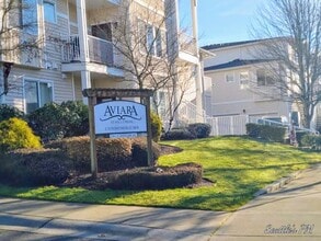 Building Photo - Large 3 Story Townhome with Tandem Garage!