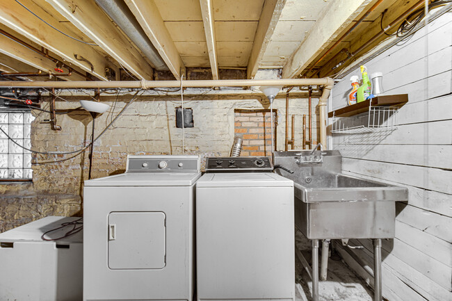 Building Photo - 1817 N Honore St