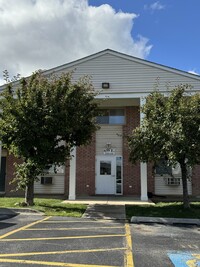 Building Photo - 659 E Fullerton Ave