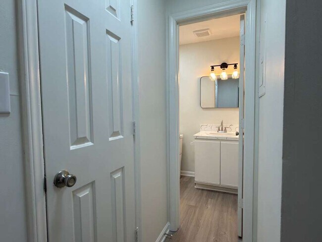 Building Photo - One Bedroom Condo