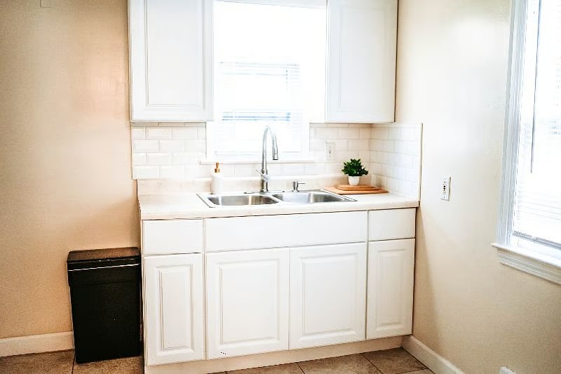 Building Photo - 1469 Sherbrook Rd