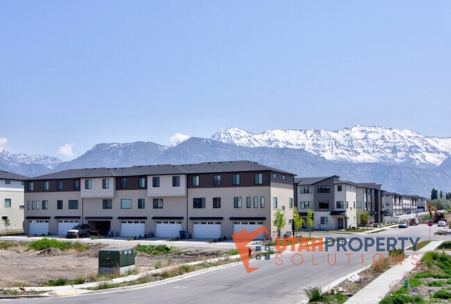 Building Photo - 962 W 500 S
