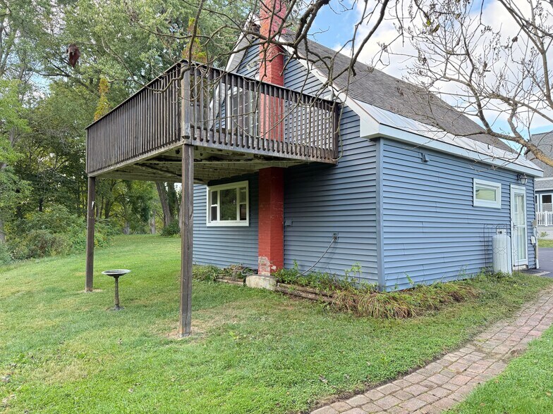 Building Photo - 9122 River Rd