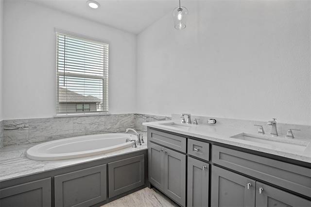 Building Photo - 6348 Oakbend Cir