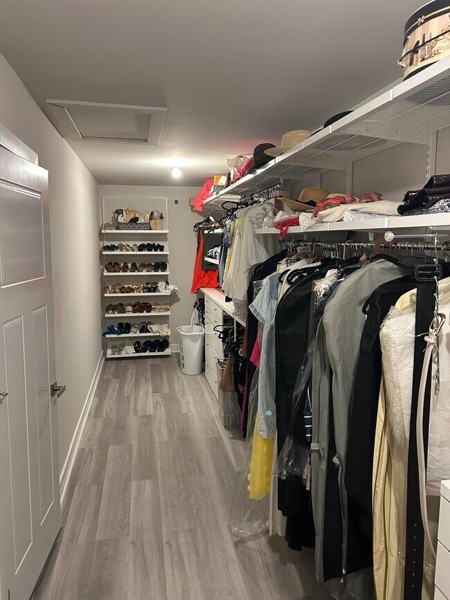 Building Photo - 603 Spring Hollow Dr