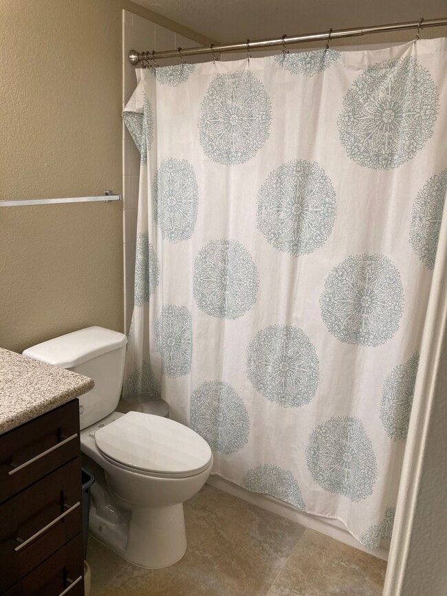 Building Photo - Gated community just minutes south of the strip, 2br/2bath, 2nd floor condo.